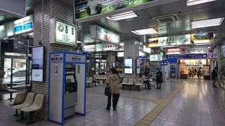 空港行きバスは外から出発します