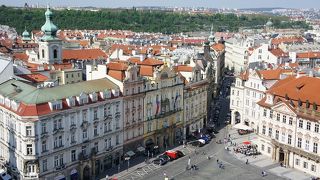 エレベーターで上まで上がれる数少ない塔です