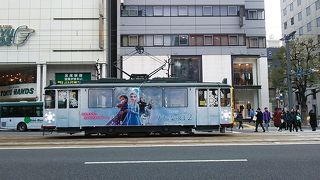 2019年12月22日現在、「アナと雪の女王」のラッピング車両が運行中でした
