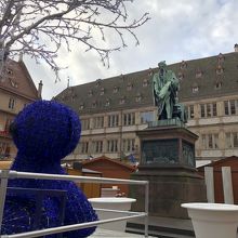 グーテンベルクさんが立ってます