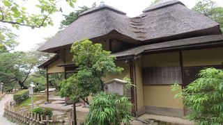 瓢池方面を望めば、「海石塔」や「翠滝」の景観をも楽しむことが出来、非常に雅で風流な気分に。