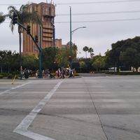 ホテルの前に見えるガーディアンズオブギャラクシー