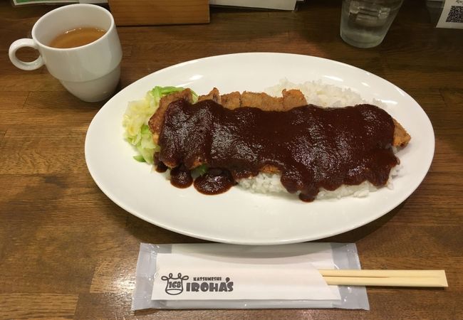 駅から近く、入りやすいかつめしのお店。