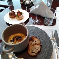 注文スタイルのエッグベネディクト