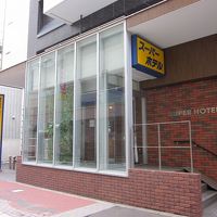 正面玄関はどこも超シンプルです！