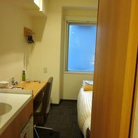 ドアから部屋を眺めたところ～