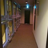 カプセルルームは一般的縦型２階タイプです