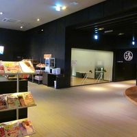 広くてちょっと豪華なロビー