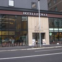 洒落た最新の正面玄関です