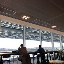 飛行機が見えます