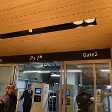 地下２階３階に平置きと立体駐車場有