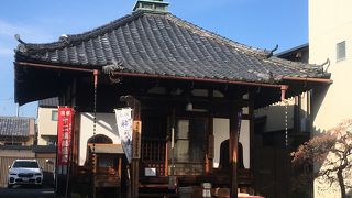 如来の前に「来ぬか、来ぬか」