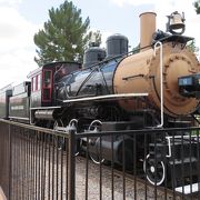 美しく整備された公園の中に鉄道の展示。ジオラマも見ごたえあり