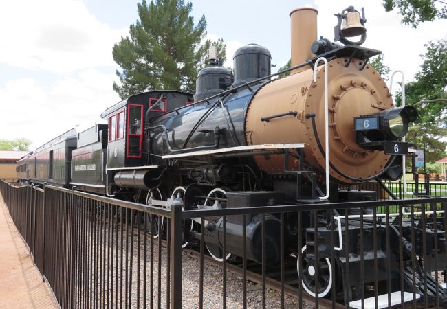 美しく整備された公園の中に鉄道の展示。ジオラマも見ごたえあり