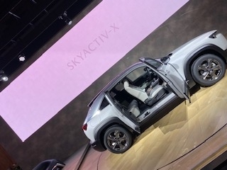 展示されている車