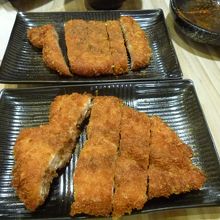 鶏かつと豚カツ 凄いボリューム140元