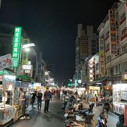 平日の夜は空いています。