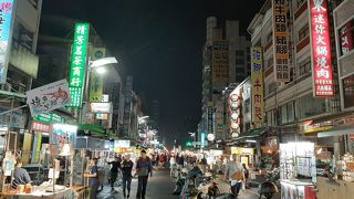 平日の夜は空いています。