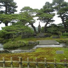 七福神山と雪見橋