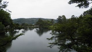 兼六園の中心の池