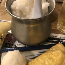 大量の大根おろし。出汁巻にも大根おろし。