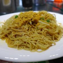 カニ味噌がかかった汁なし麺は、この店の売りかな＾＾