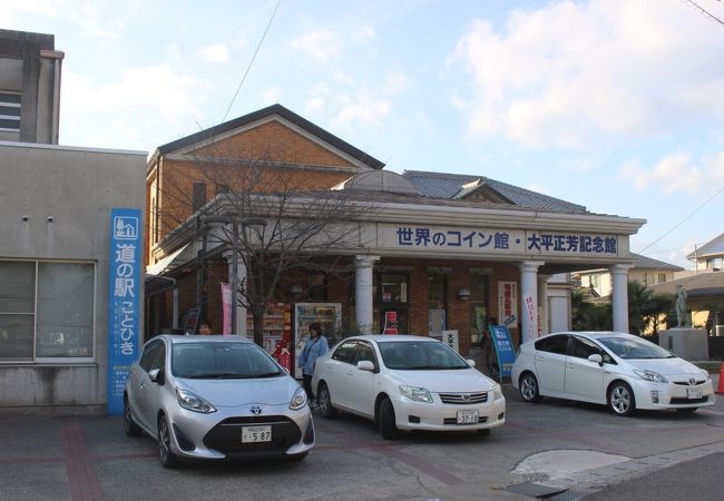 道の駅「ことひき」の２階にあります