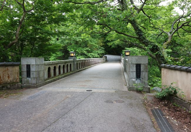 鶴仙渓の遊歩道へ