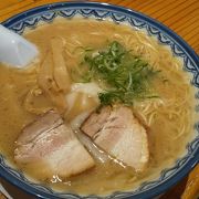 天神の人気ラーメン屋で一杯