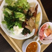 レストランでの昼食