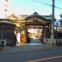 湯島天満宮西側の入口
