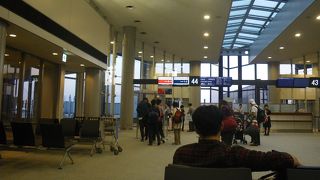 途方もなく遠い空港