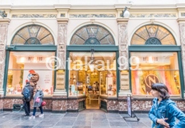 ベルギー発チョコレート「ノイハウス」スパイス香るビスケットの
