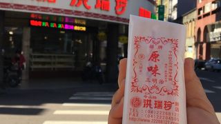 懐かしく素朴な味と店内