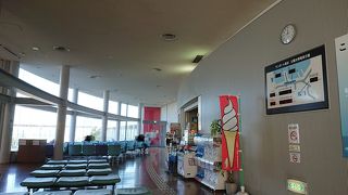 旅客ターミナルにしては少し港から離れている!!