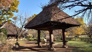 高床式の倉庫。