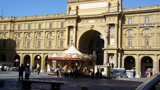 メリーゴーランドがあります