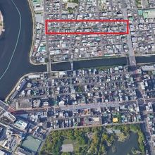 赤枠の部分が深川芭蕉通りです。南側に小名木川、清澄庭園がある