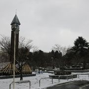 青森県庁よこ