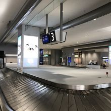 スーツケースの受け取り