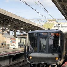 一本の電車が二手に分かれる