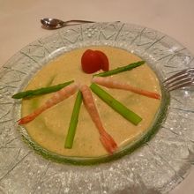 牛肉のひき肉パイ風。ポテト風も選べます。