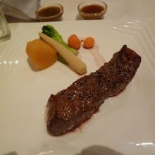 牛肉のステーキ：台湾にしては美味かった