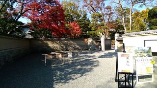 紅葉の時期だったので、色鮮やかな庭園が特に気に入りました