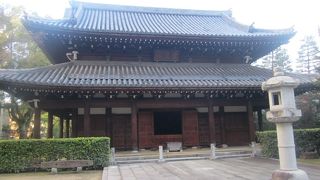 立派な建物で写真映えします