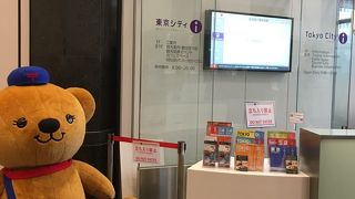 大きなビルの中