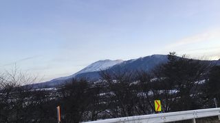 雪と　浅間山と　埋もれたキャベツ畑。