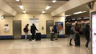 ヒスロー空港の地下鉄駅