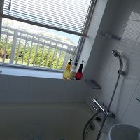 部屋のバスルームからも佐敷を眺められます