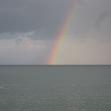 日本海に虹が出てました！